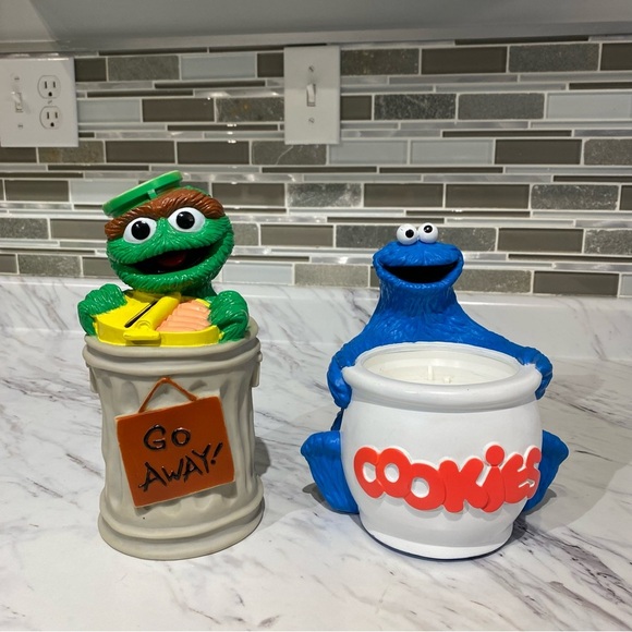 Vintage Sesame Street Cookie Monster & Oscar The Grouch Coin bank - Picture 1 of 15
